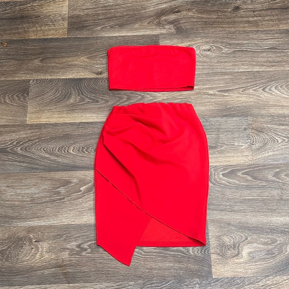 Nasty Gal red bandeau top and wrap skirt set - US size 0 - Picture 3 of 6